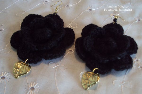 Brinco de Crochê Flor Negra
